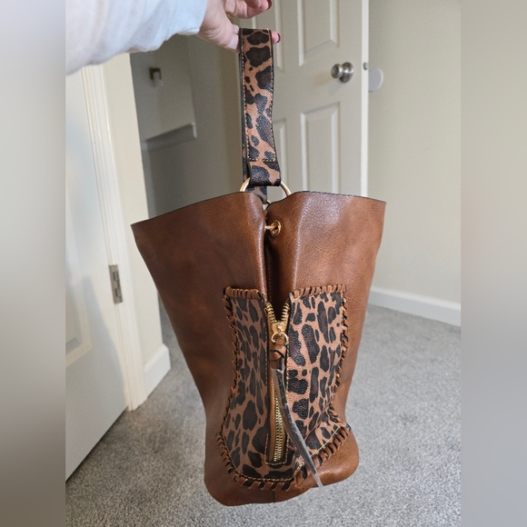 Faux Leather Animal Print Roomy Trendy Stylish Great Condition Shoulder Bag - Picture 8 of 10